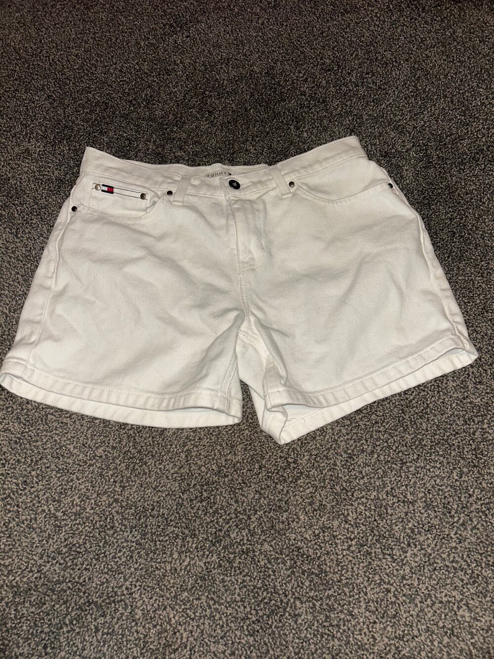 Vintage women’s Tommy Hilfiger boyfriend. All white shorts made in 05 size 8